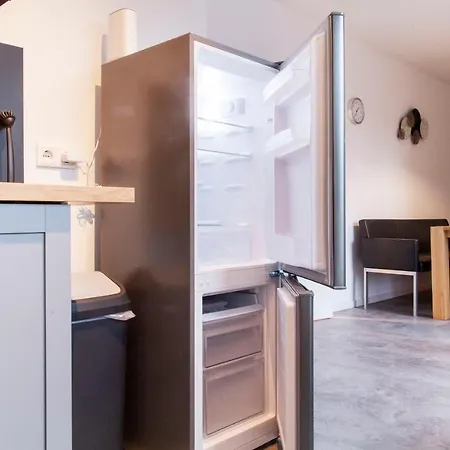 Workers Apartment In Bocholt - 2 Bedrooms - 6 Single Beds *