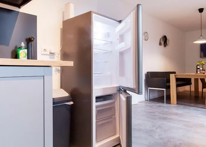 And Work - 6 Single Beds *